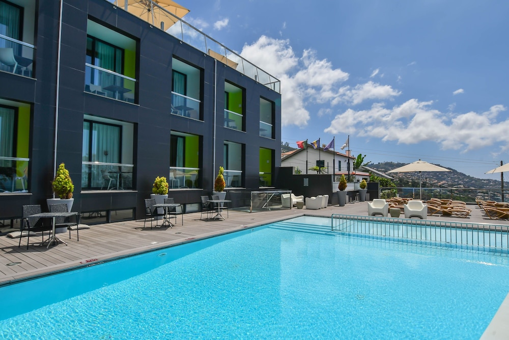 Hotel Quinta Mirabela — Swimming pool in Funchal, Madeira
