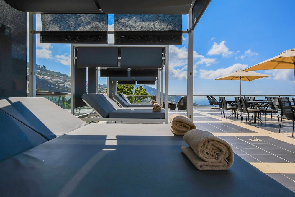 Hotel Quinta Mirabela — Restaurant & bars in Funchal, Madeira