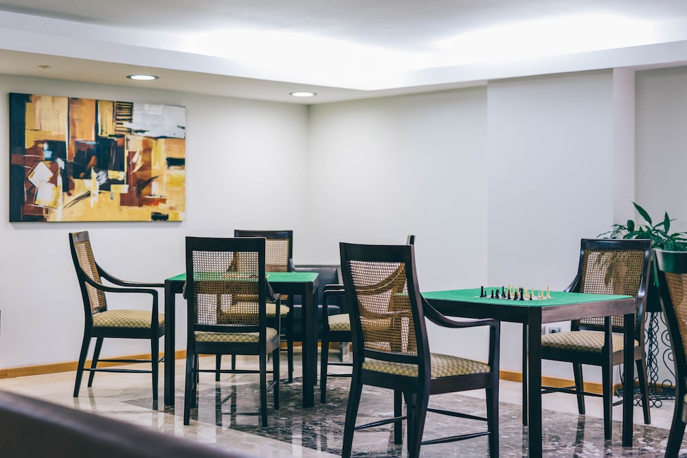 Muthu Raga Madeira Hotel — Restaurant & bars in Funchal, Madeira