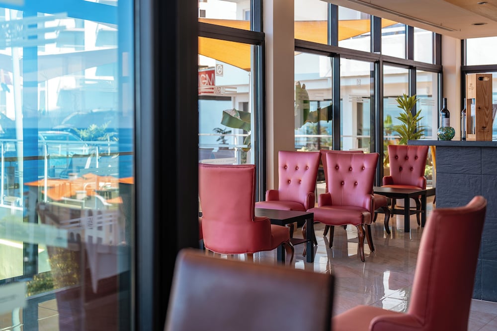Muthu Raga Madeira Hotel — Restaurant & bars in Funchal, Madeira