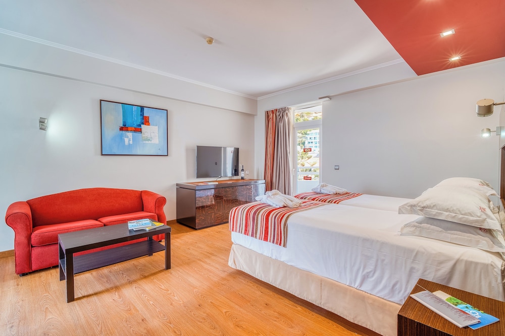 Muthu Raga Madeira Hotel — Hotel rooms in Funchal, Madeira