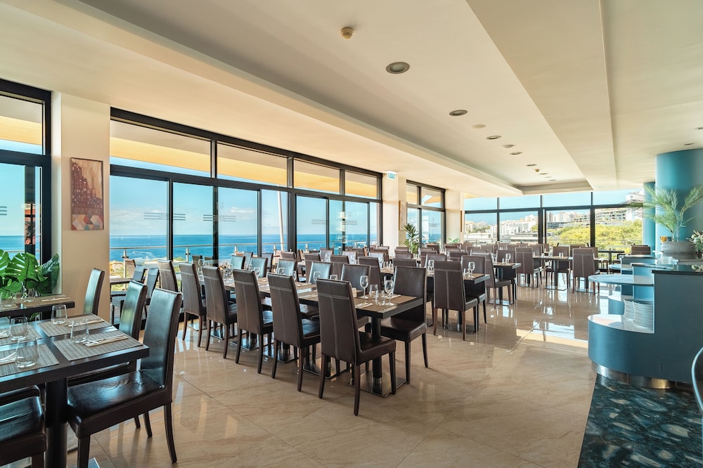 Muthu Raga Madeira Hotel — Restaurant & bars in Funchal, Madeira