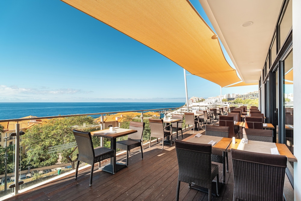 Muthu Raga Madeira Hotel — Restaurant & bars in Funchal, Madeira