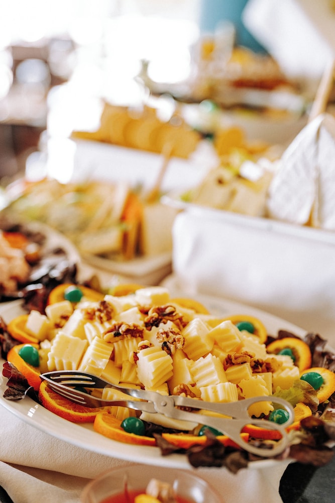Muthu Raga Madeira Hotel — Restaurant & bars in Funchal, Madeira