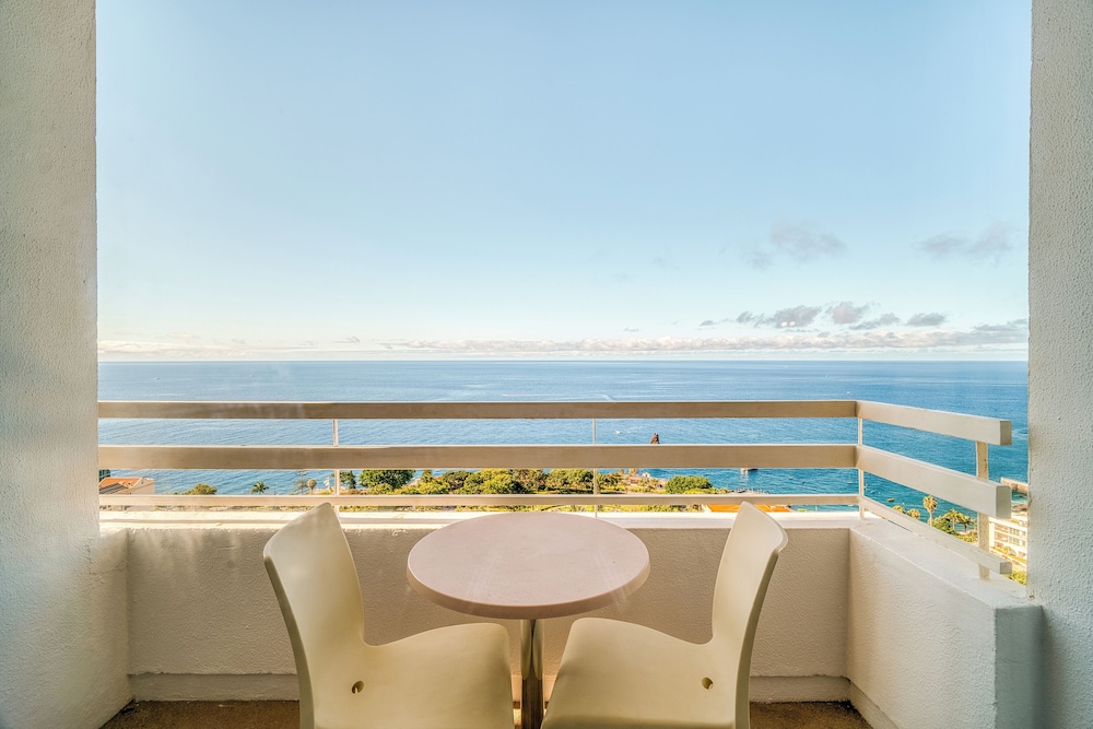 Muthu Raga Madeira Hotel — Hotel rooms in Funchal, Madeira