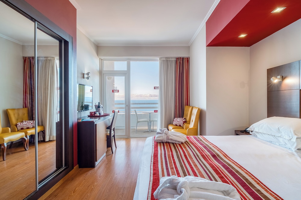 Muthu Raga Madeira Hotel — Hotel rooms in Funchal, Madeira