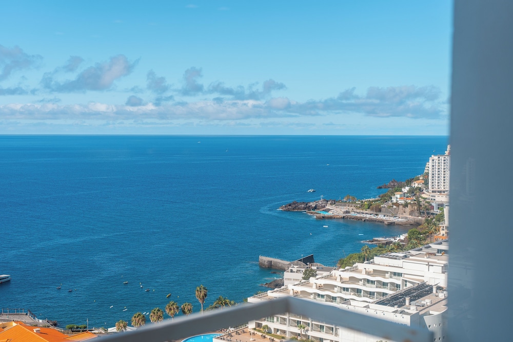 Muthu Raga Madeira Hotel — Hotel rooms in Funchal, Madeira