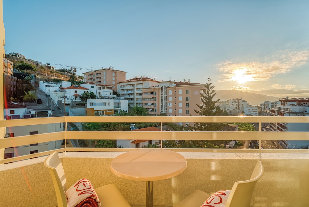 Muthu Raga Madeira Hotel — Hotel rooms in Funchal, Madeira