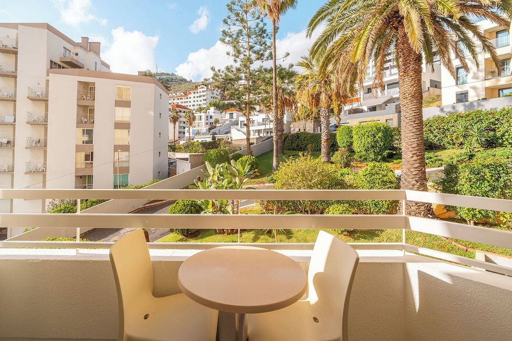 Muthu Raga Madeira Hotel — Hotel rooms in Funchal, Madeira