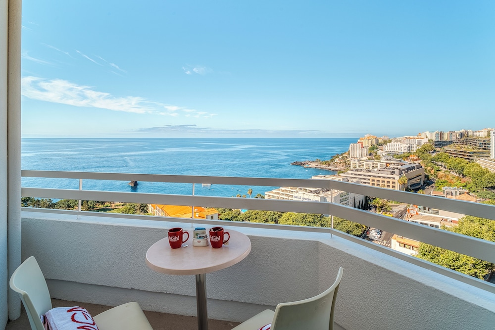 Muthu Raga Madeira Hotel — Hotel rooms in Funchal, Madeira