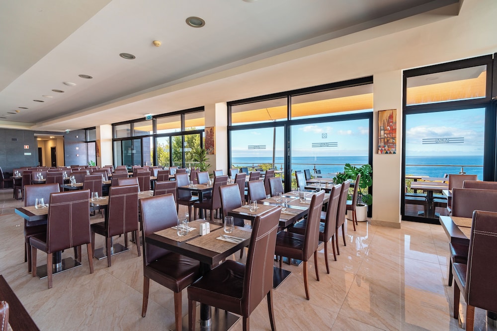 Muthu Raga Madeira Hotel — Restaurant & bars in Funchal, Madeira
