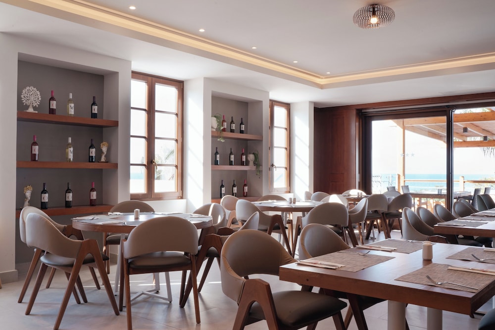 Roda Beach Resort & Spa All-inclusive — Restaurant & bars in Roda, Ionian Islands