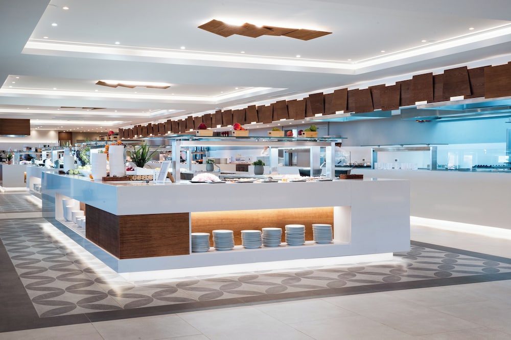 Roda Beach Resort & Spa All-inclusive — Restaurant & bars in Roda, Ionian Islands