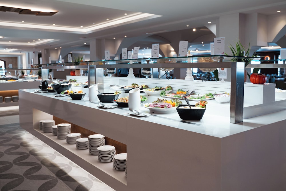 Roda Beach Resort & Spa All-inclusive — Restaurant & bars in Roda, Ionian Islands