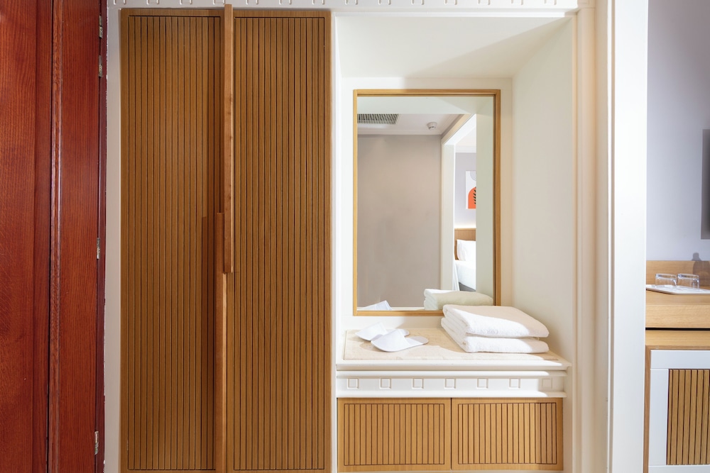 Roda Beach Resort & Spa All-inclusive — Hotel rooms in Roda, Ionian Islands