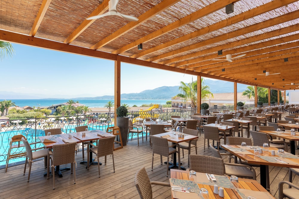 Roda Beach Resort & Spa All-inclusive — Restaurant & bars in Roda, Ionian Islands