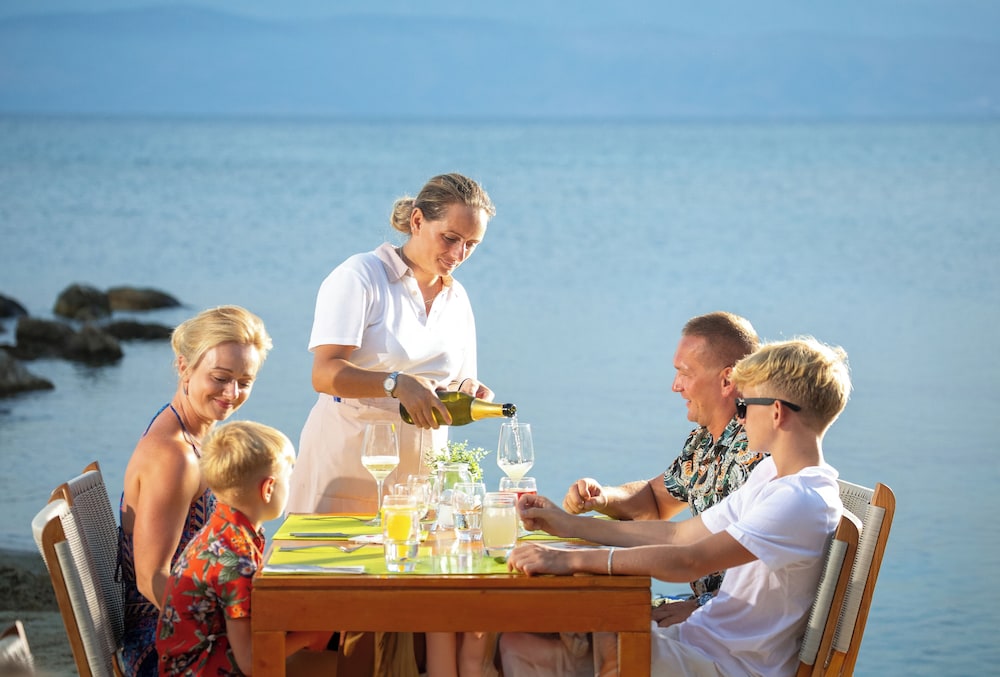 Roda Beach Resort & Spa All-inclusive — Restaurant & bars in Roda, Ionian Islands