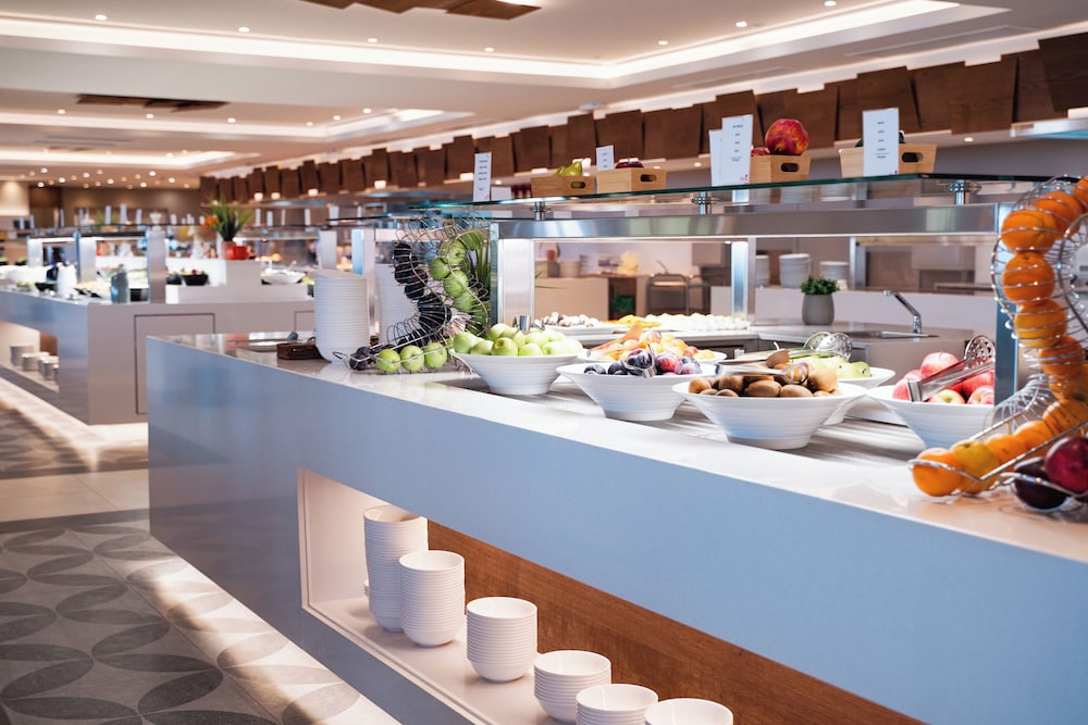 Roda Beach Resort & Spa All-inclusive — Restaurant & bars in Roda, Ionian Islands