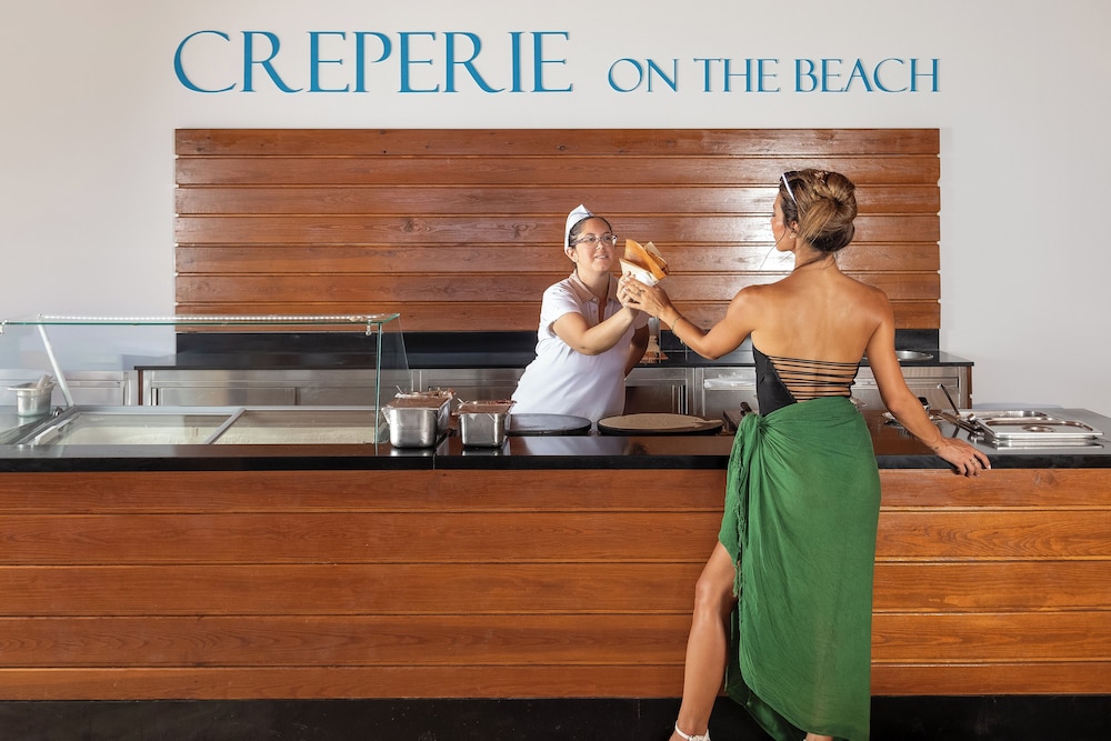 Roda Beach Resort & Spa All-inclusive — Restaurant & bars in Roda, Ionian Islands