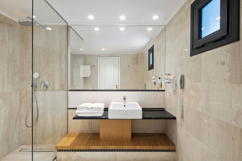 Roda Beach Resort & Spa All-inclusive — Hotel rooms in Roda, Ionian Islands