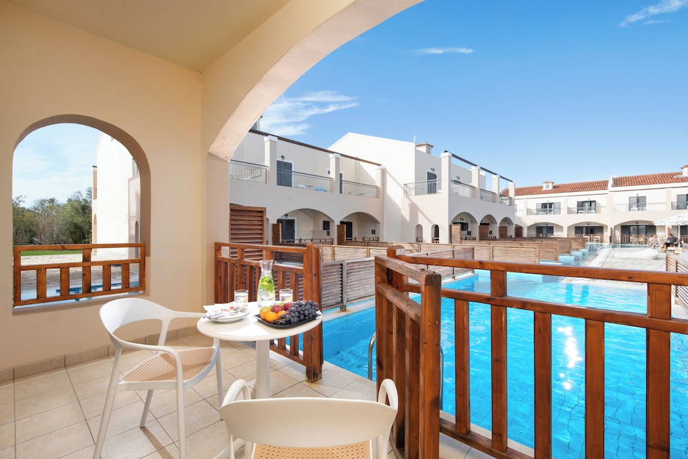 Roda Beach Resort & Spa All-inclusive — Swimming pool in Roda, Ionian Islands