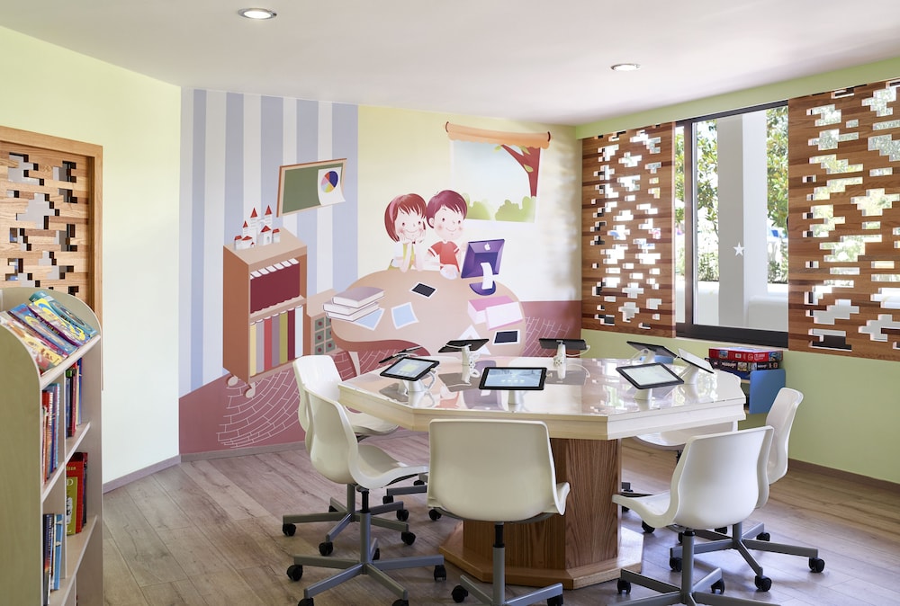Roda Beach Resort & Spa All-inclusive — Attractions for children in Roda, Ionian Islands