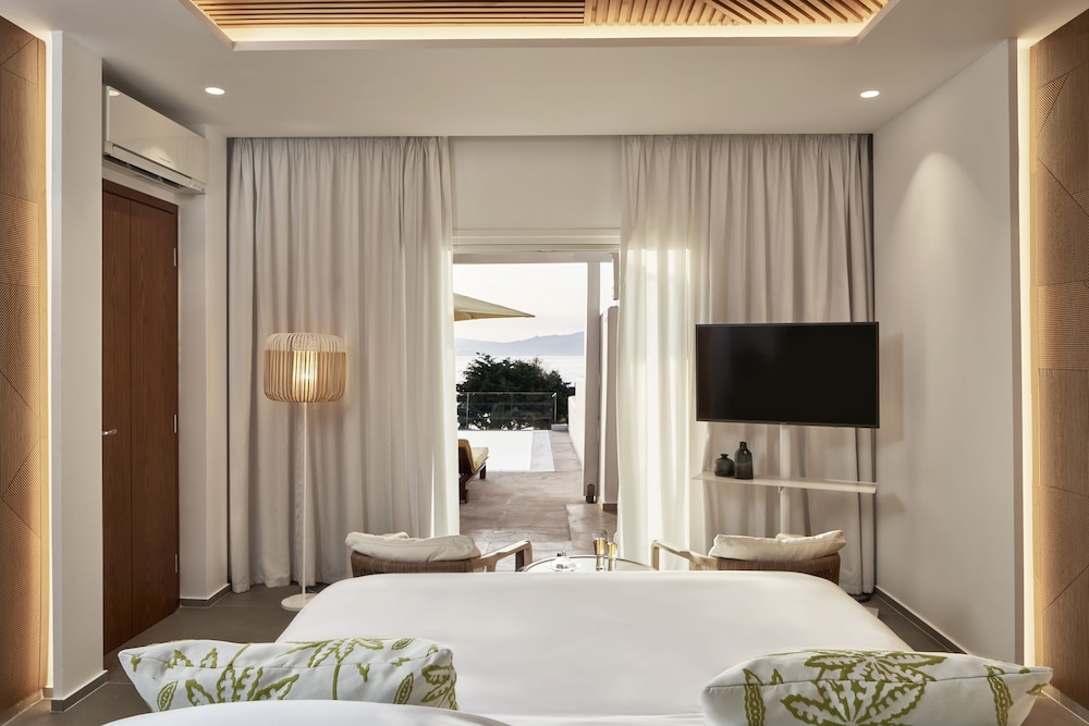 Myconian Korali Relais & Chateaux — Hotel rooms in Mykonos Town, South Aegean