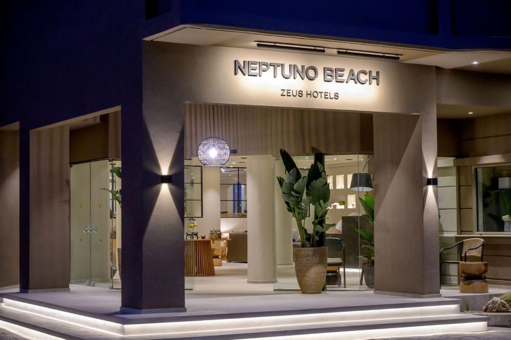 Zeus Hotels Neptuno Beach - All Inclusive — Hotel building in Gazi