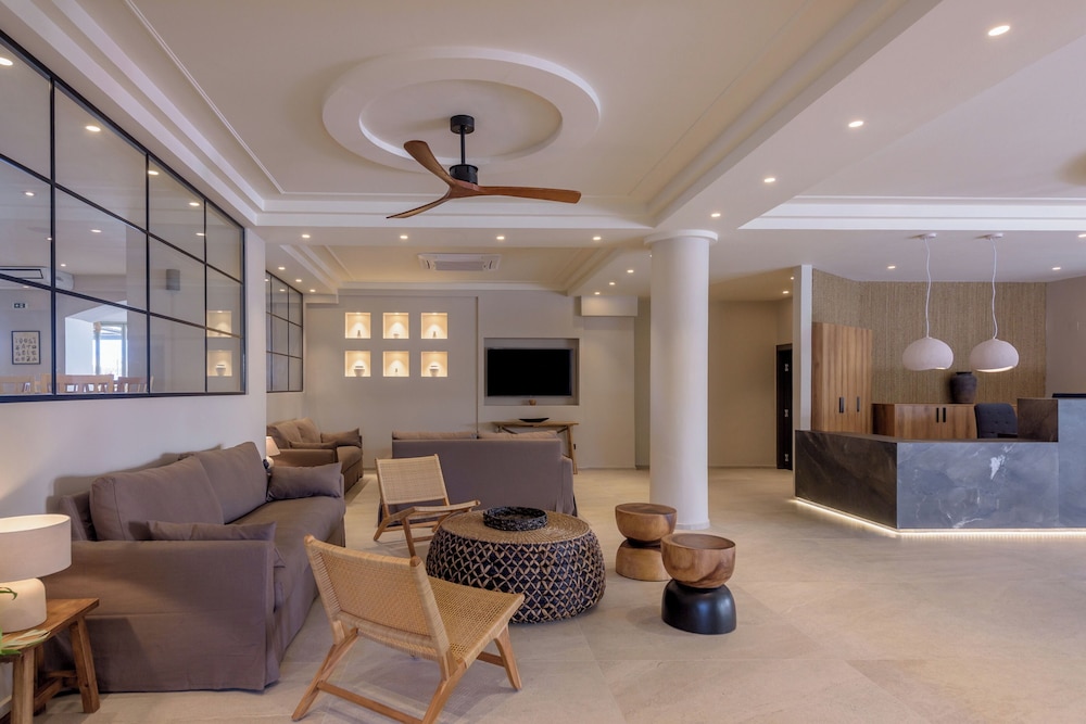 Zeus Hotels Neptuno Beach - All Inclusive — Hotel building in Gazi