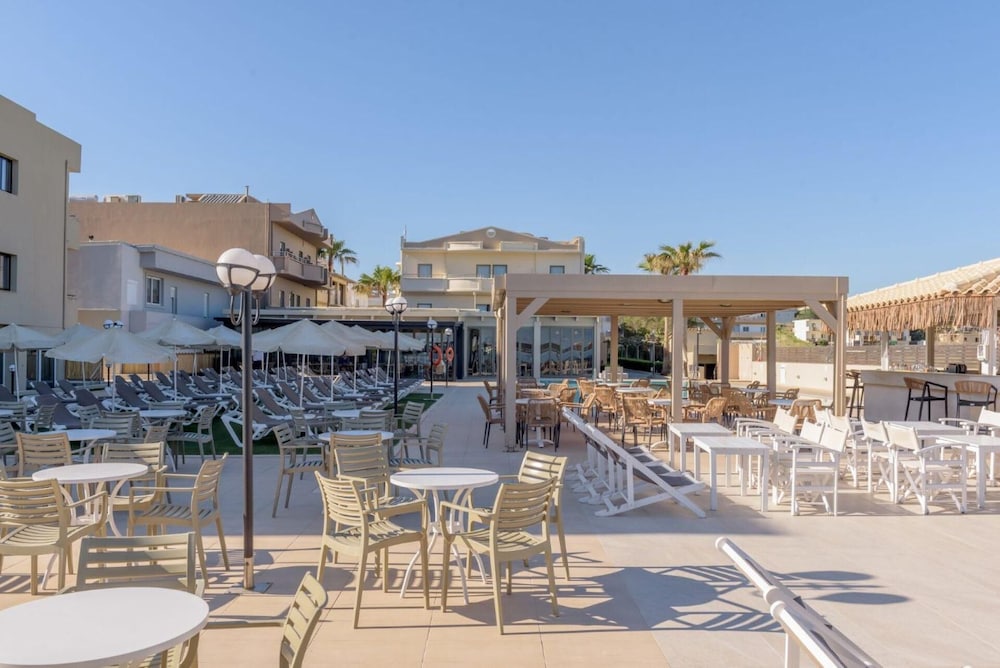 Zeus Hotels Neptuno Beach - All Inclusive — Restaurant & bars in Gazi