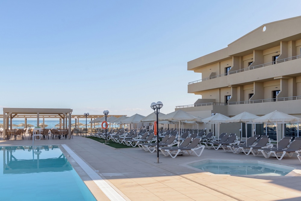 Zeus Hotels Neptuno Beach - All Inclusive — Swimming pool in Gazi