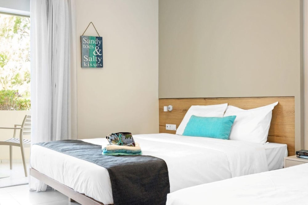 Zeus Hotels Neptuno Beach - All Inclusive — Hotel rooms in Gazi