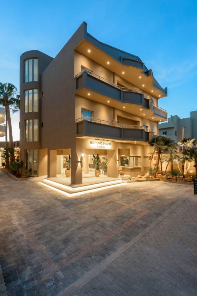 Zeus Hotels Neptuno Beach - All Inclusive — Hotel building in Gazi