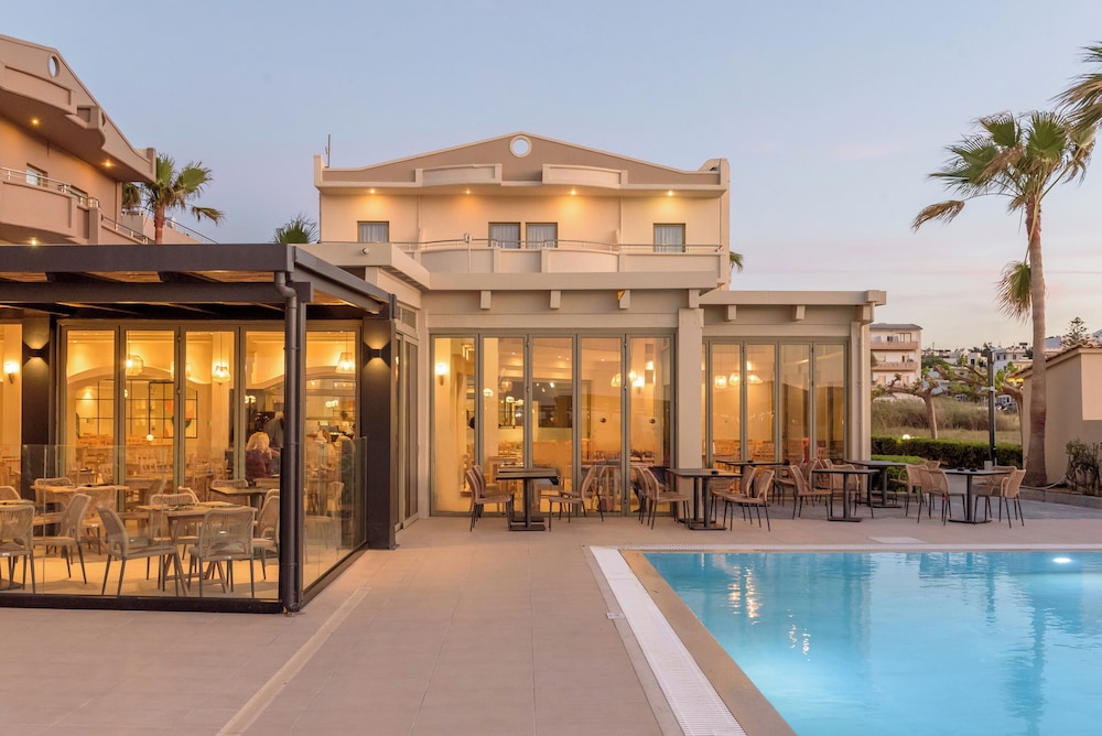 Zeus Hotels Neptuno Beach - All Inclusive — Hotel building in Gazi