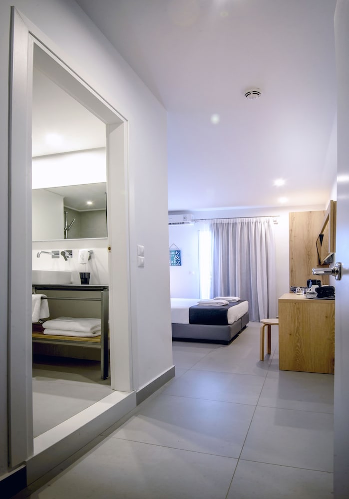 Zeus Hotels Neptuno Beach - All Inclusive — Hotel rooms in Gazi