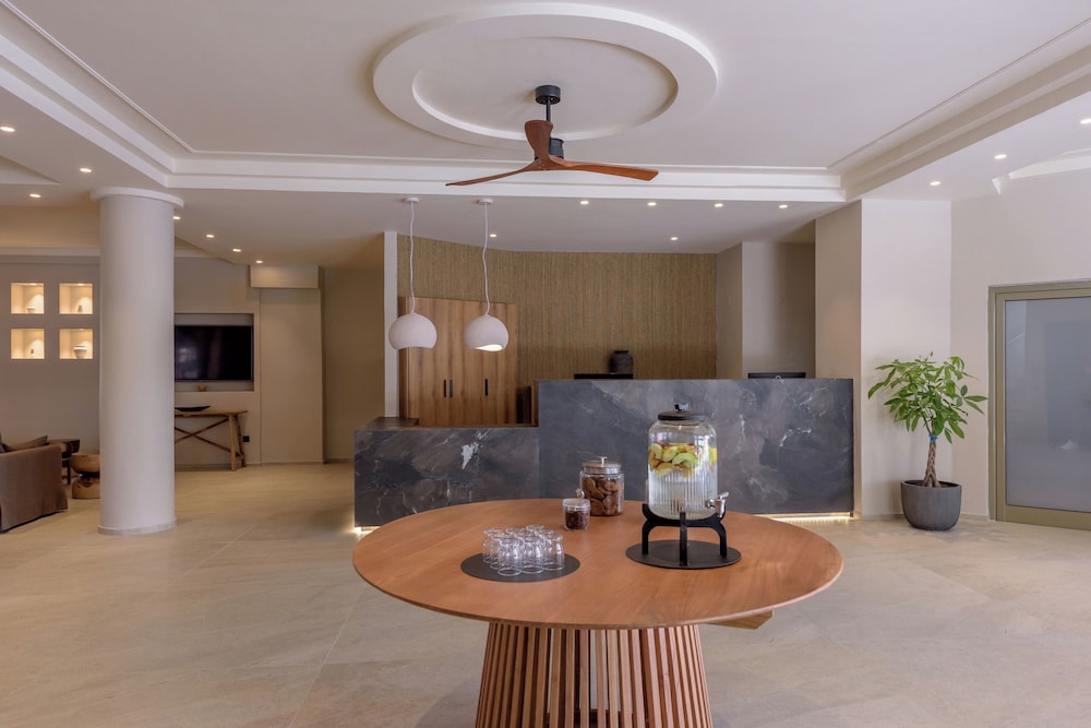 Zeus Hotels Neptuno Beach - All Inclusive — Hotel building in Gazi
