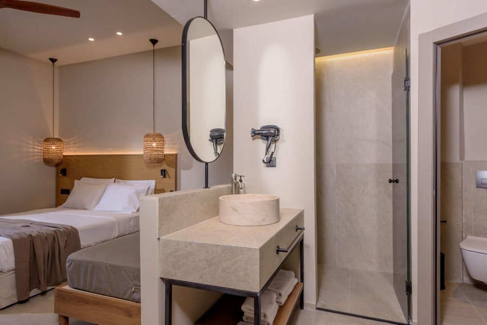 Zeus Hotels Neptuno Beach - All Inclusive — Hotel rooms in Gazi