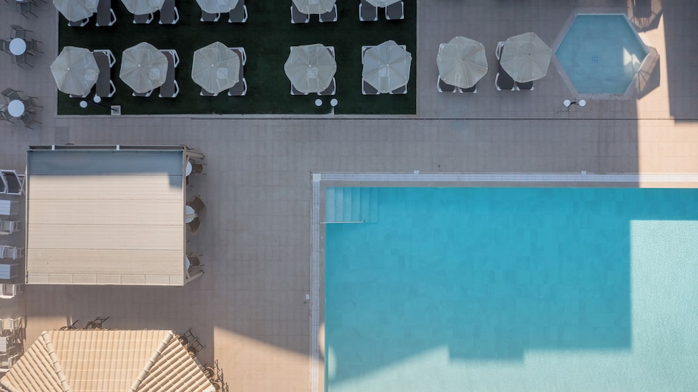 Zeus Hotels Neptuno Beach - All Inclusive — Swimming pool in Gazi