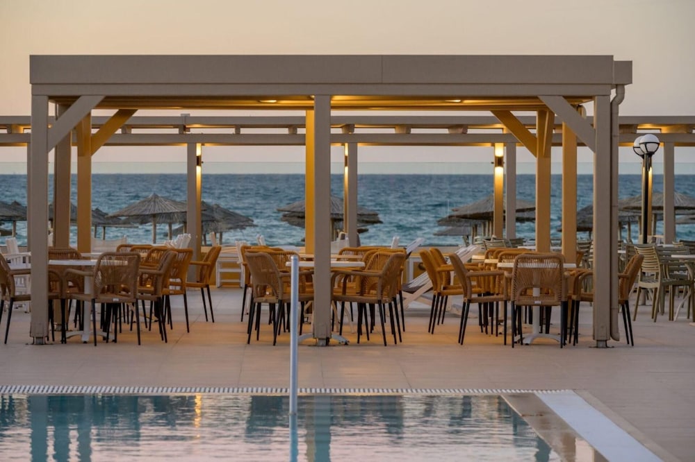 Zeus Hotels Neptuno Beach - All Inclusive — Restaurant & bars in Gazi