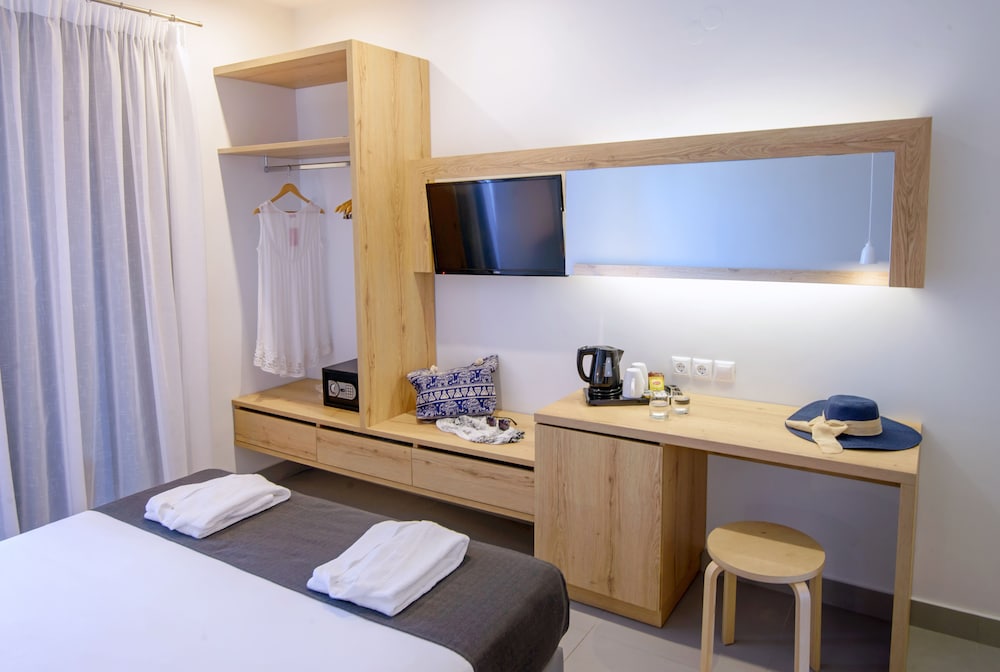 Zeus Hotels Neptuno Beach - All Inclusive — Hotel rooms in Gazi