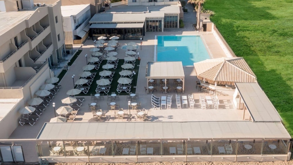 Zeus Hotels Neptuno Beach - All Inclusive — Swimming pool in Gazi