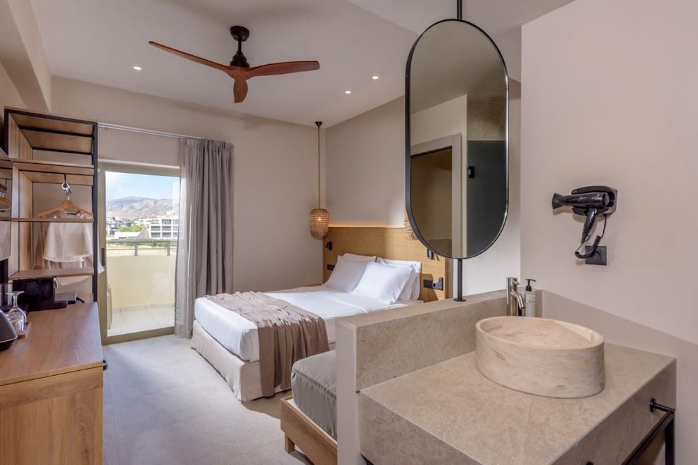 Zeus Hotels Neptuno Beach - All Inclusive — Hotel rooms in Gazi