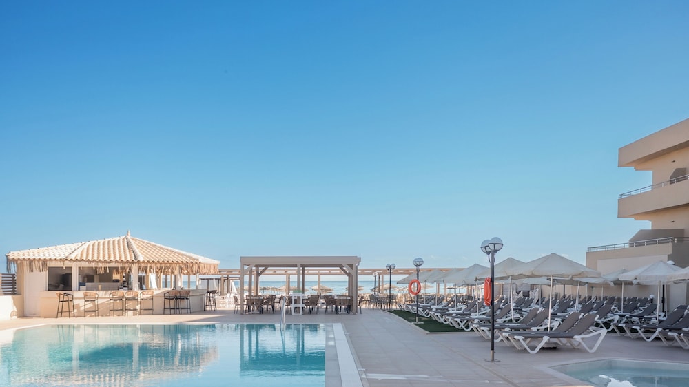 Zeus Hotels Neptuno Beach - All Inclusive — Swimming pool in Gazi