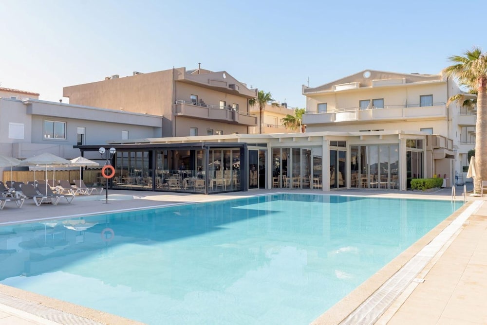 Zeus Hotels Neptuno Beach - All Inclusive — Swimming pool in Gazi