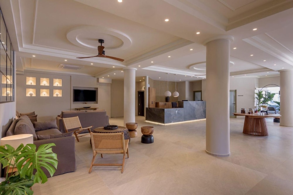 Zeus Hotels Neptuno Beach - All Inclusive — Hotel building in Gazi