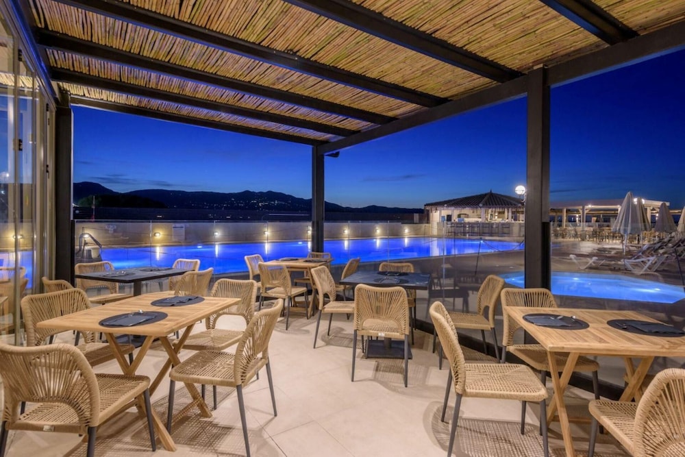 Zeus Hotels Neptuno Beach - All Inclusive — Restaurant & bars in Gazi