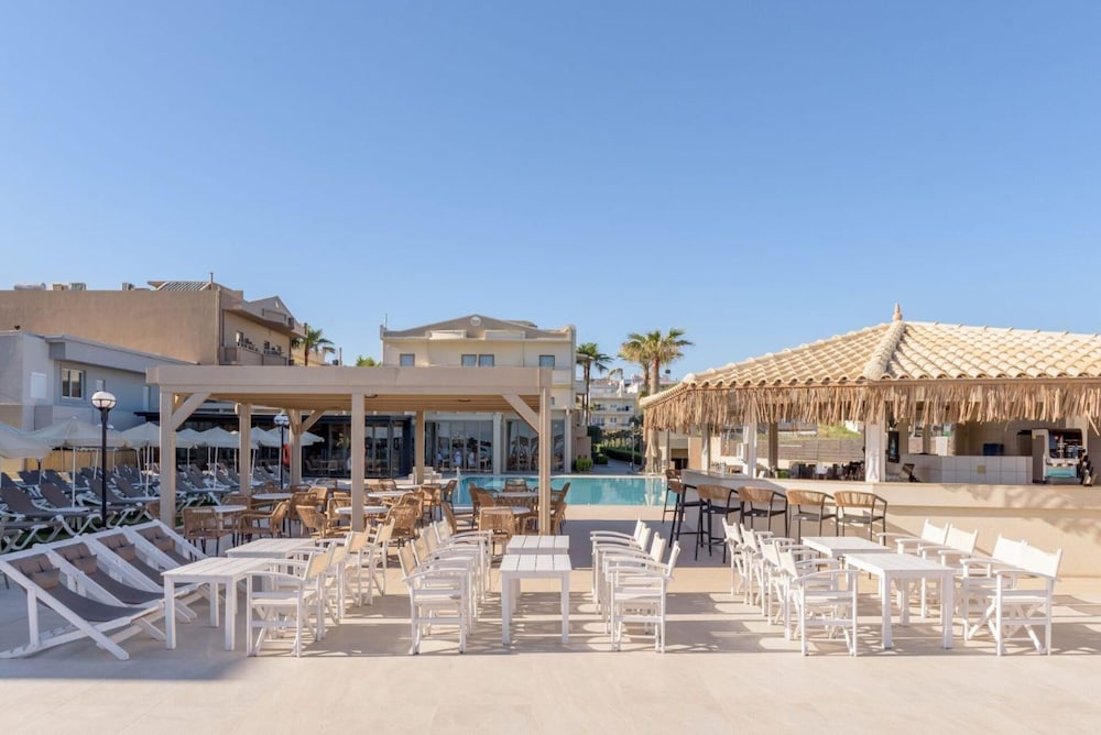 Zeus Hotels Neptuno Beach - All Inclusive — Restaurant & bars in Gazi