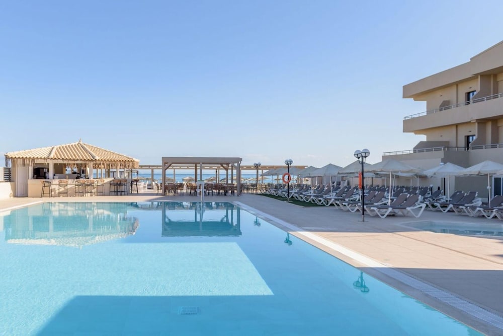 Zeus Hotels Neptuno Beach - All Inclusive — Swimming pool in Gazi