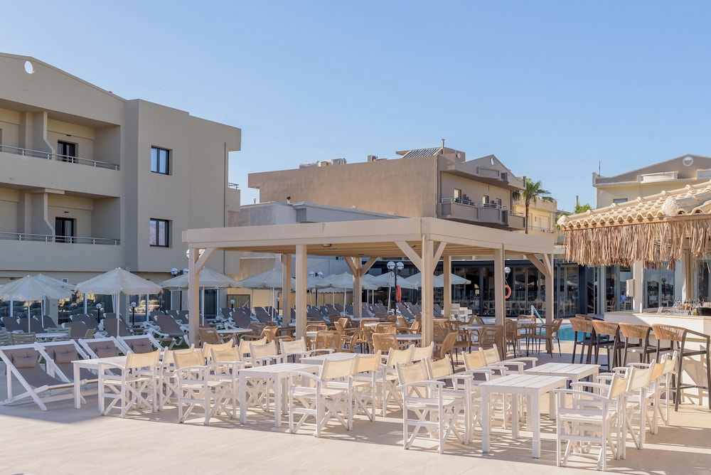 Zeus Hotels Neptuno Beach - All Inclusive — Restaurant & bars in Gazi