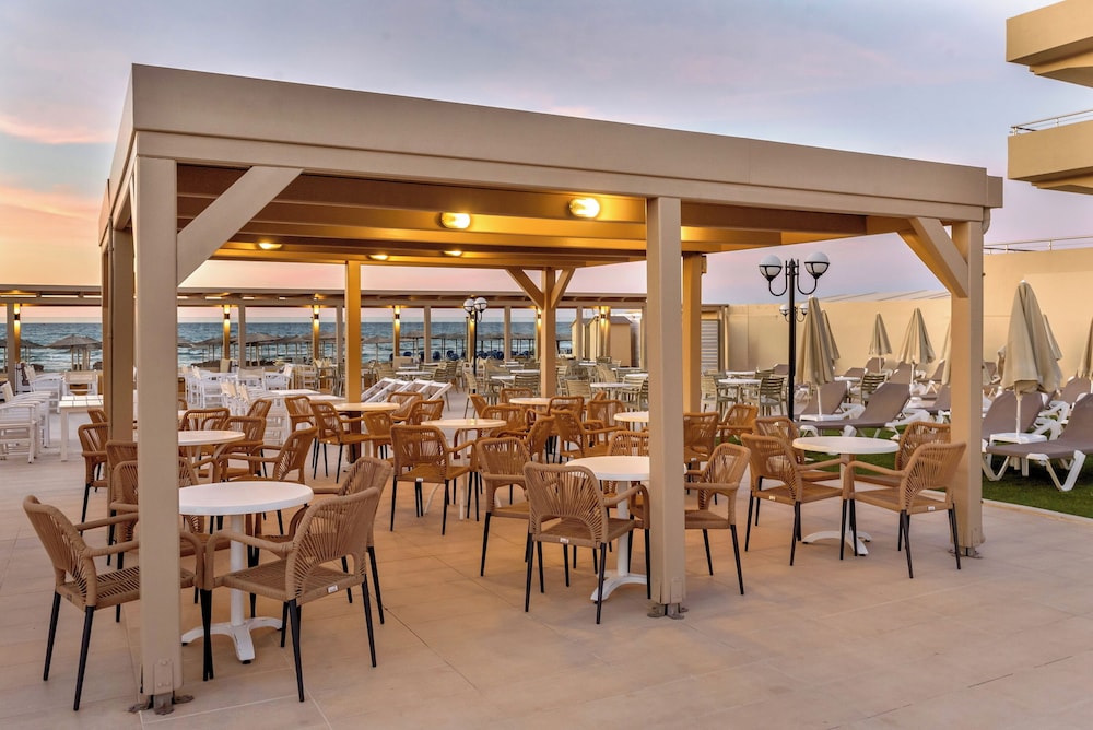 Zeus Hotels Neptuno Beach - All Inclusive — Restaurant & bars in Gazi